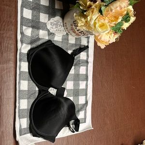 Gently used Victoria secret Biofit padded full coverage underwire